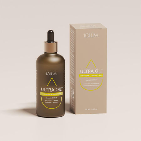 Application de l’huile ULTRA OIL antioxydante sur la peau pour un effet éclatant et anti-âge, soin naturel illuminant