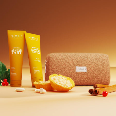« Coffret Almond Tart Aurodhea comprenant gommage 150 ml, crème corps 150 ml et trousse Teddy, parfum amande. »