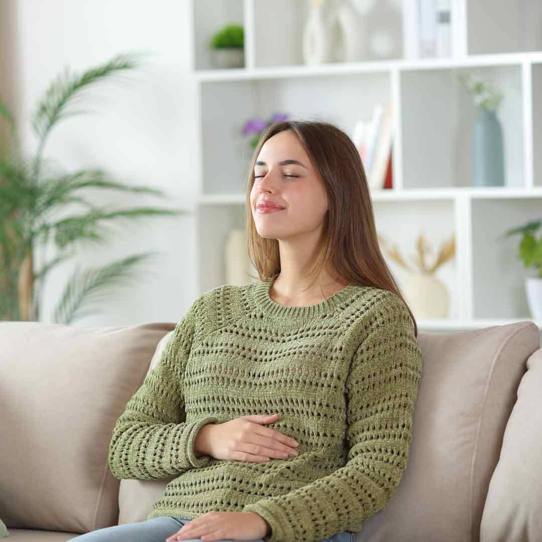 Complément alimentaire VITALFLORA avec probiotiques et complexe MICROCORE™ sur fond vert naturel